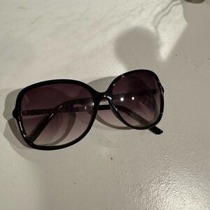 Elegant Black Sunglasses